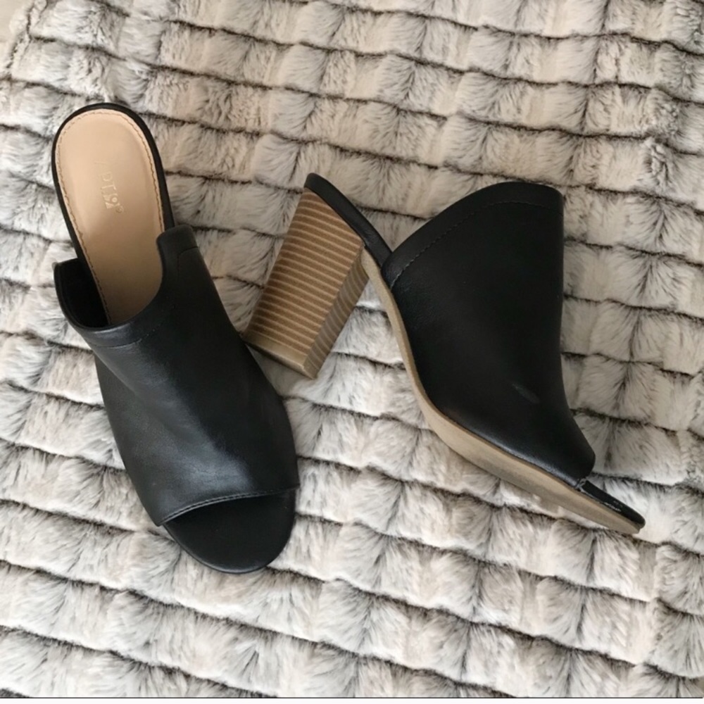 Apt. 9 black leather open toed heel mules